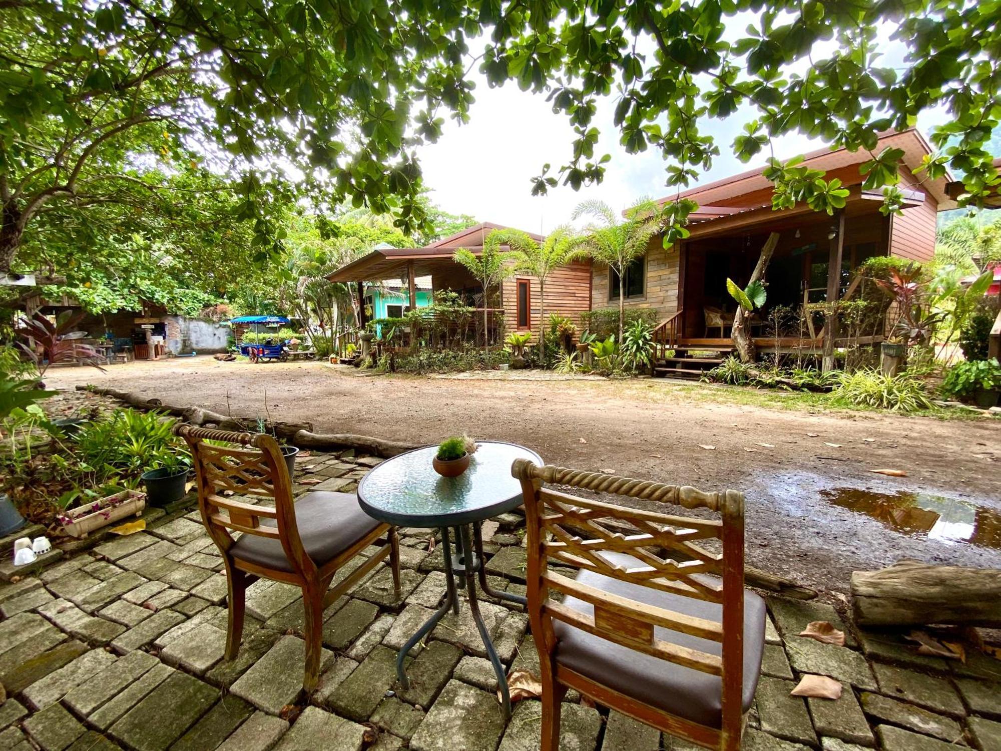 Coconut Lanta Resort @Klong Dow Beach ク ラビ エクステリア 写真